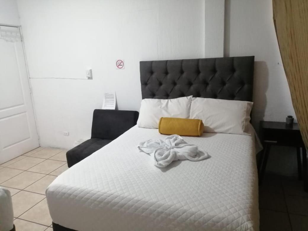 Global Airport Inn Free Shuttle Guatemala City Bagian luar foto