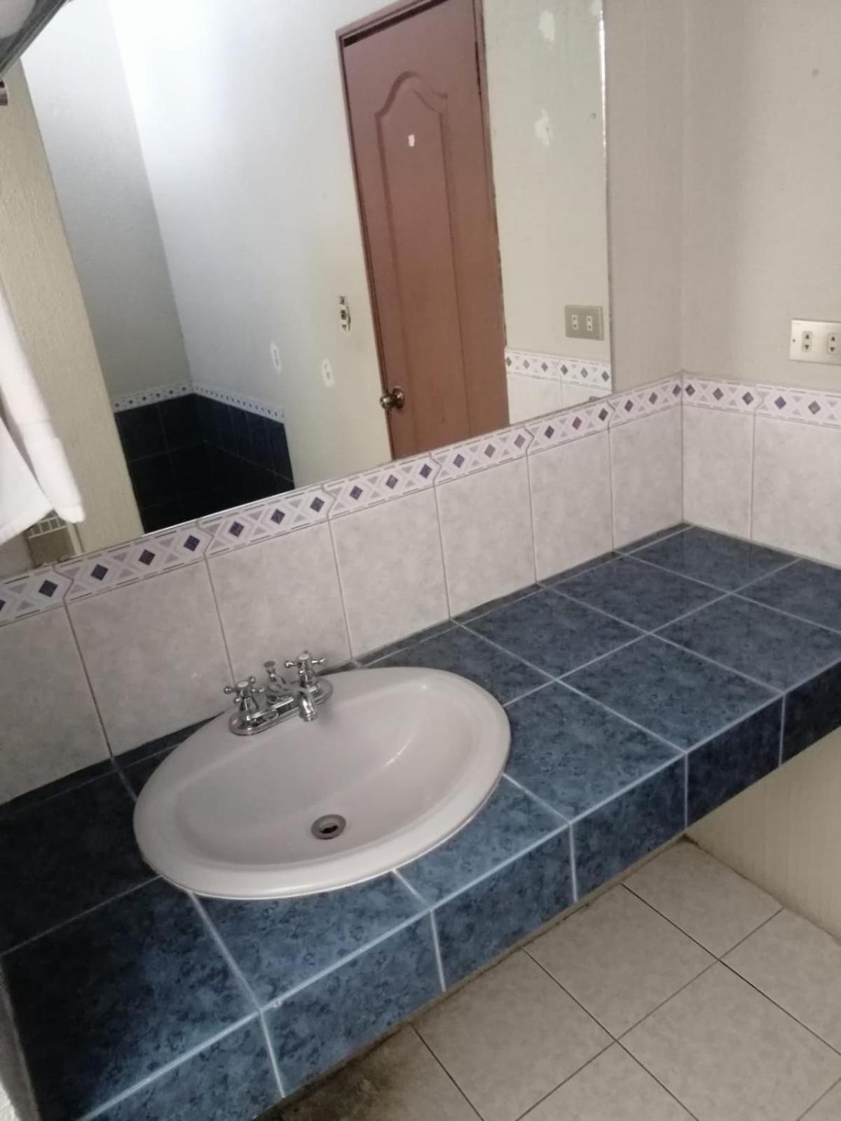 Global Airport Inn Free Shuttle Guatemala City Bagian luar foto