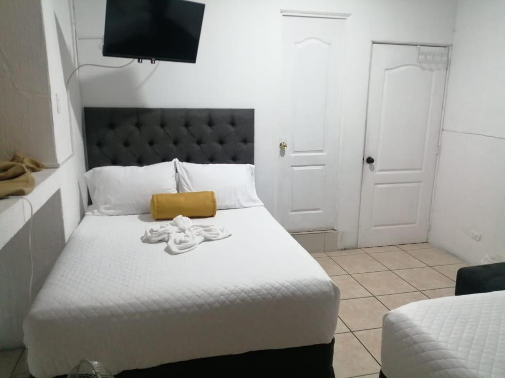 Global Airport Inn Free Shuttle Guatemala City Ruang foto